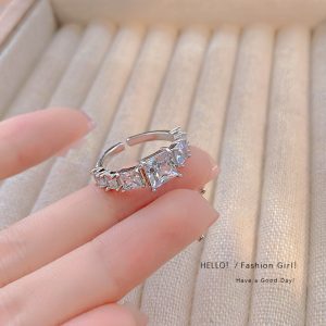 انگشتر نگینی کد 4045